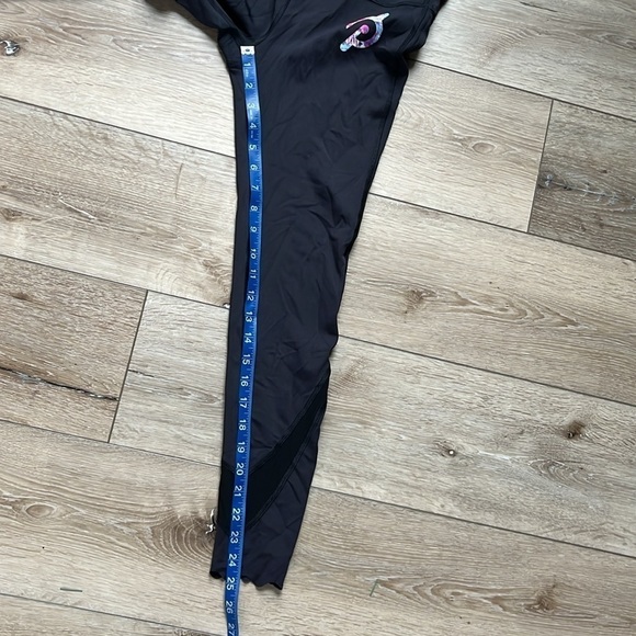 Peloton Move Mission Black Scallop Hem Mesh Panel Leggings - Picture 8 of 9